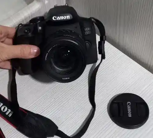 کنون 850d، لنز 18-55 با کیف‌ و پایه، در حد نو دست دو