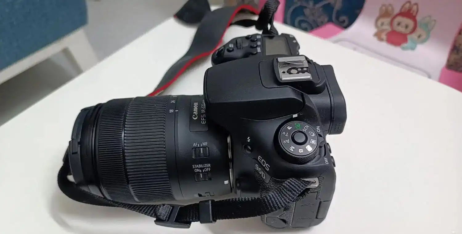 دوربین canon EOS 90D با لنز 135-18 دست دو