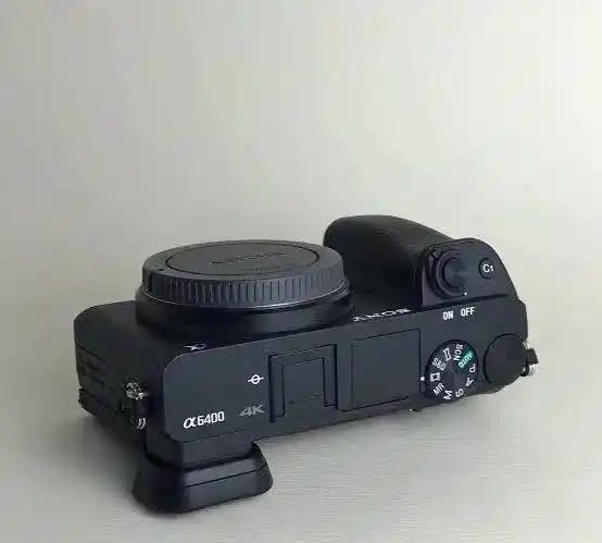 دوربین a6400 با لنز ۳۰ میل سیگما f1.4 و ۱۶-۵۰ میل دست دو