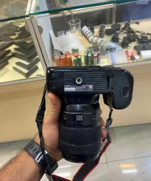 دوربین کانن ۹۰d لنز۱۳۵mm باشات۱۰۰۰ دست دوم