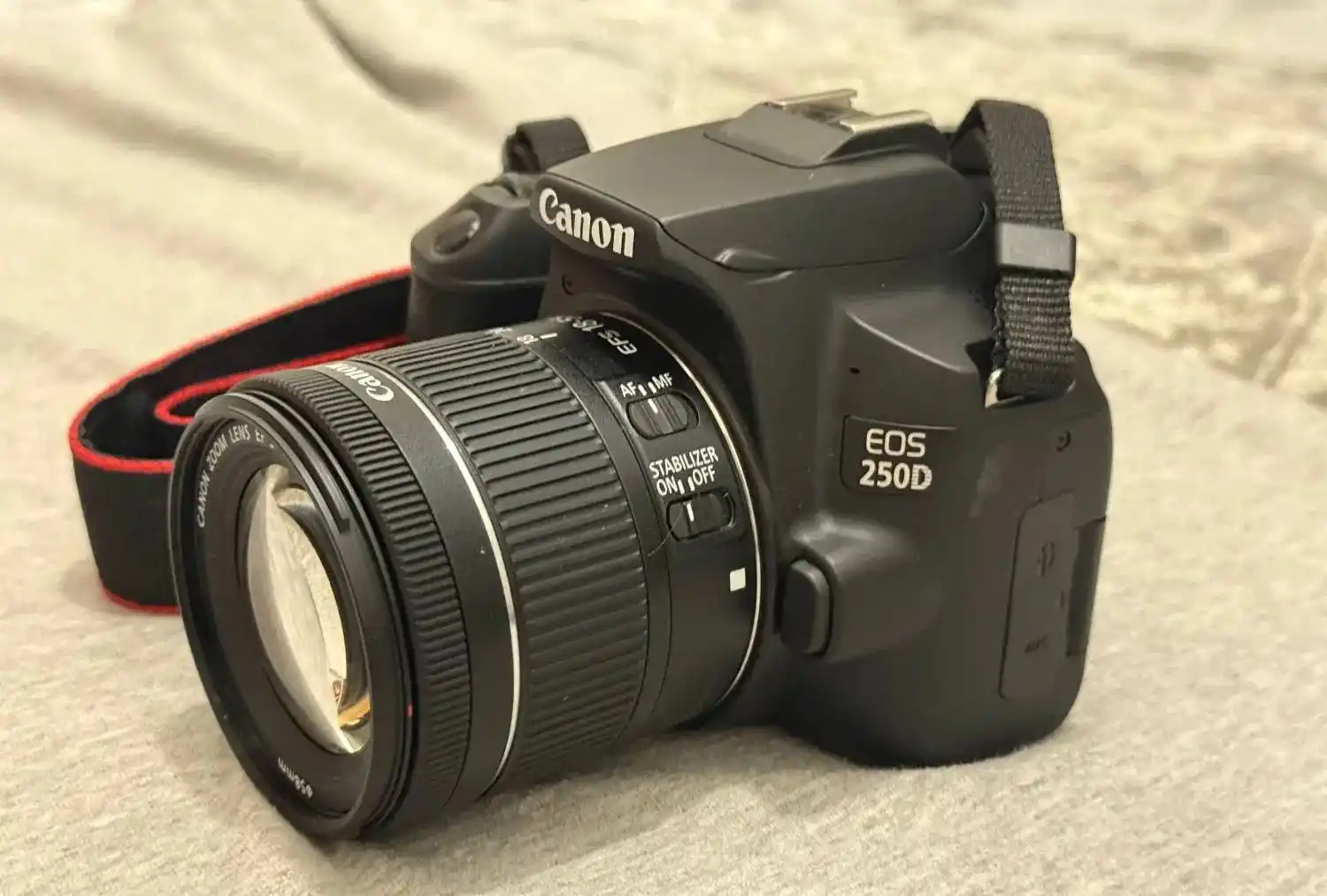 دوربین کنون Canon 250D دست دو
