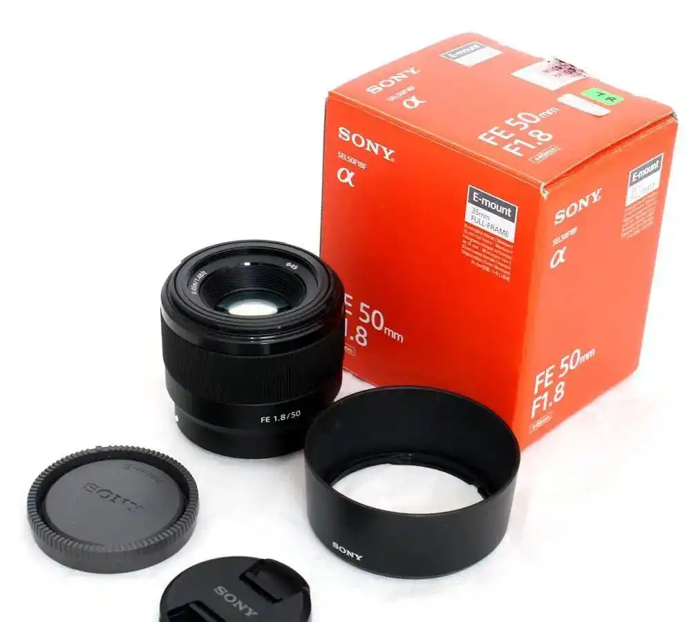 لنز فیکس 50mm دست دو