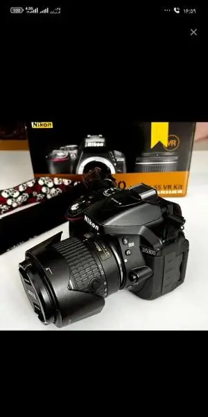 دوربین نیکون d5300 به همراه لنز 18-140 میلیمتر دست دوم
