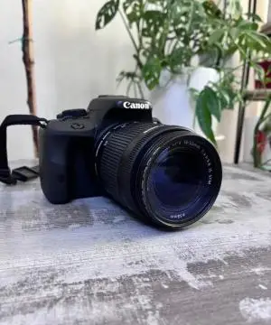 دوربین نیمه حرفه‌ای کانن کارکرده  | Canon 200D+18-55mm   (شات 7k) دست دوم