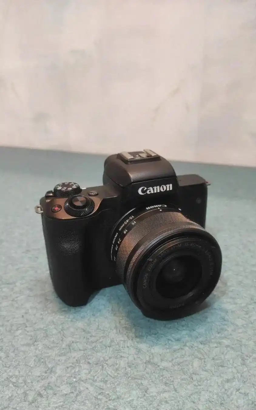 دوربین کانن m50ii +لنز۵۰ دست دو