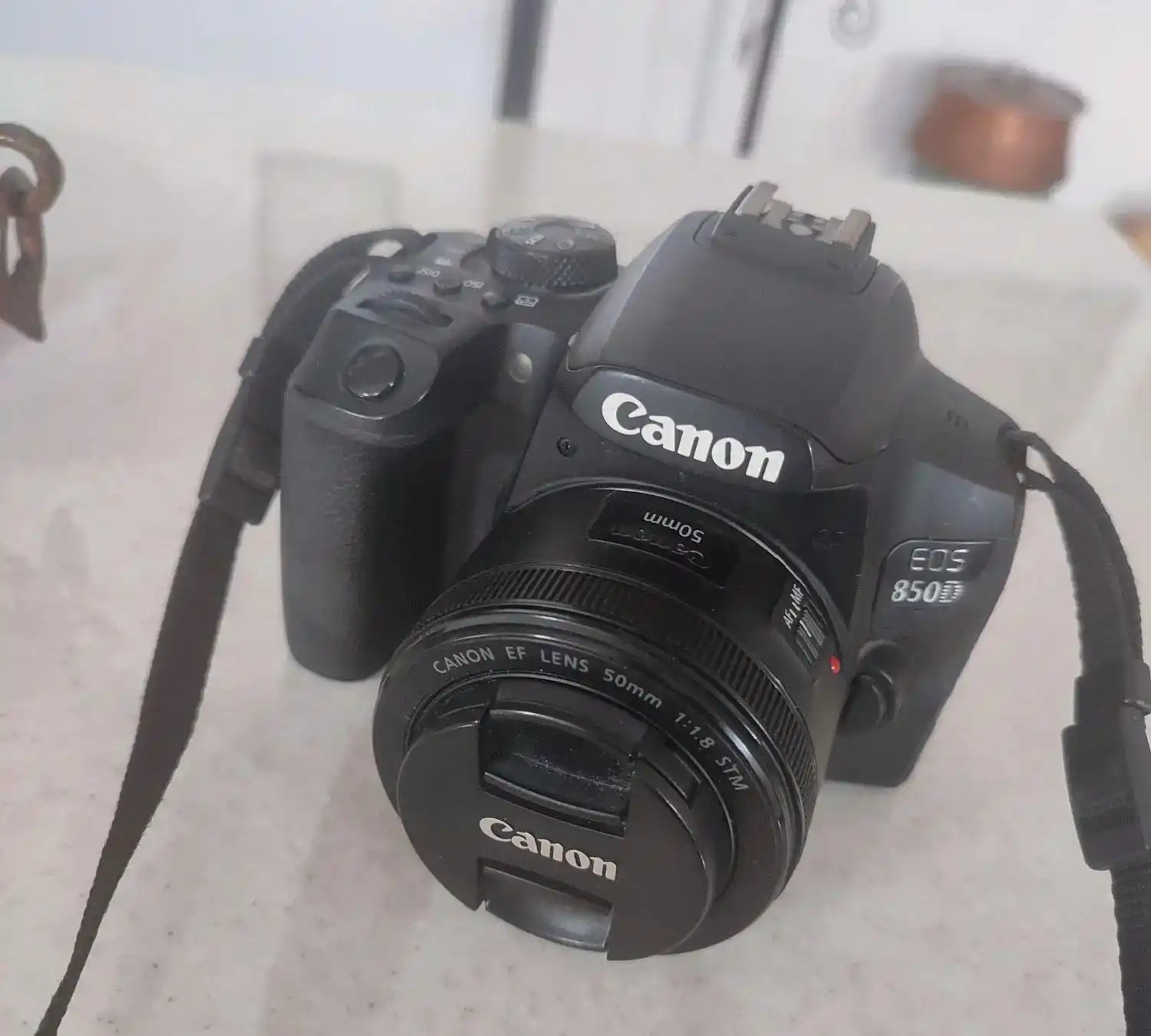 دوربین EOS کنون 850d کم کار و تمیز دست دو