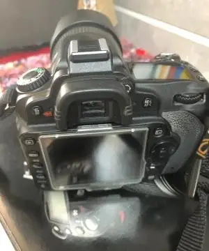 Nikon D90 به همراه کوله و سه پایه دست دوم