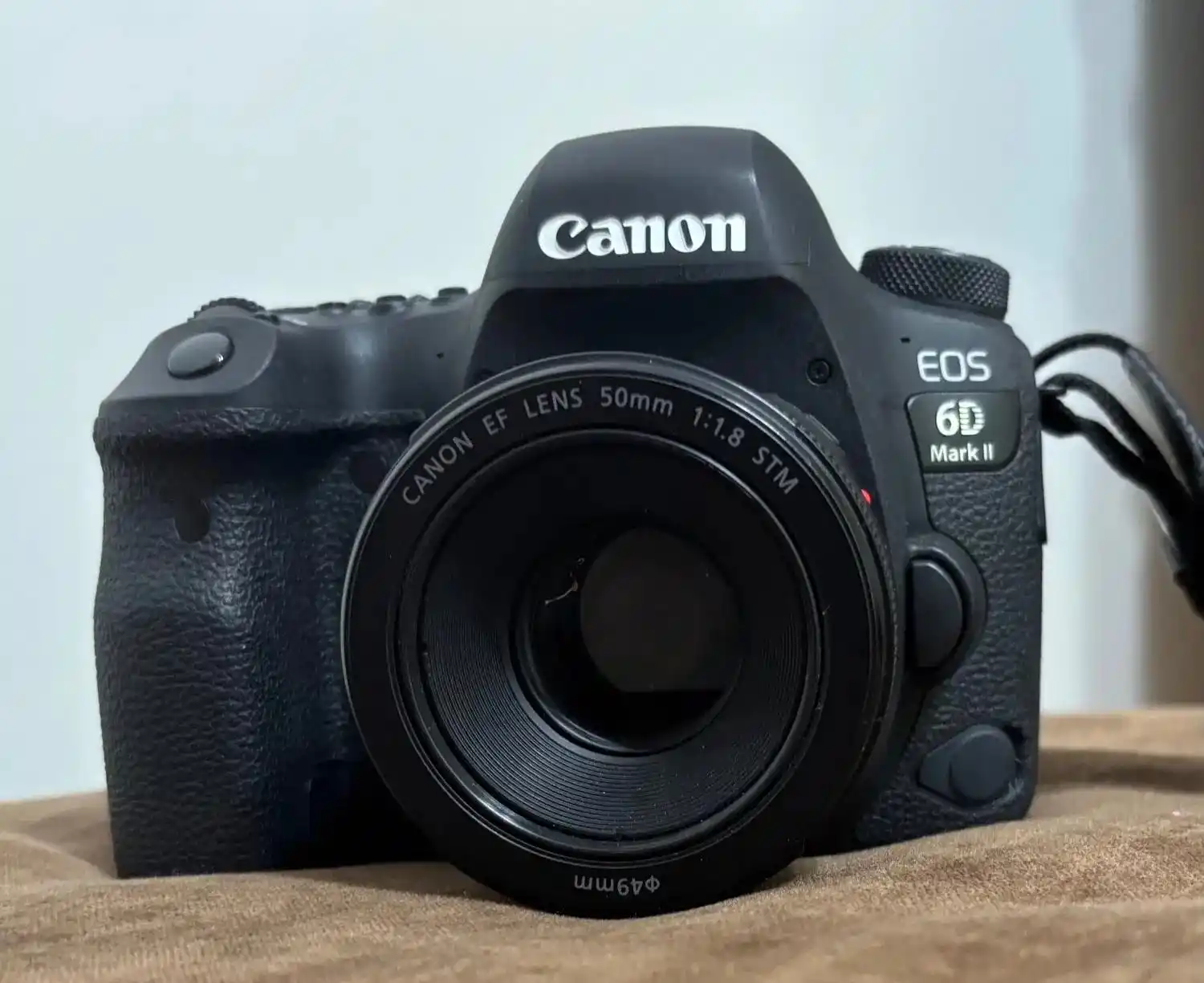 دوربین  canon EOS 6d mark ll دست دو