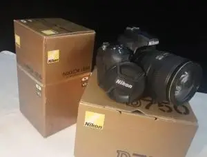 D750 نیکون و لنز 50 f1.4 دست دوم