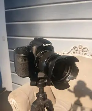 دوربین حرفه ای کانن60d + 18-135 دست دوم