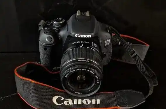دوربین canon EOS 600D دست دو