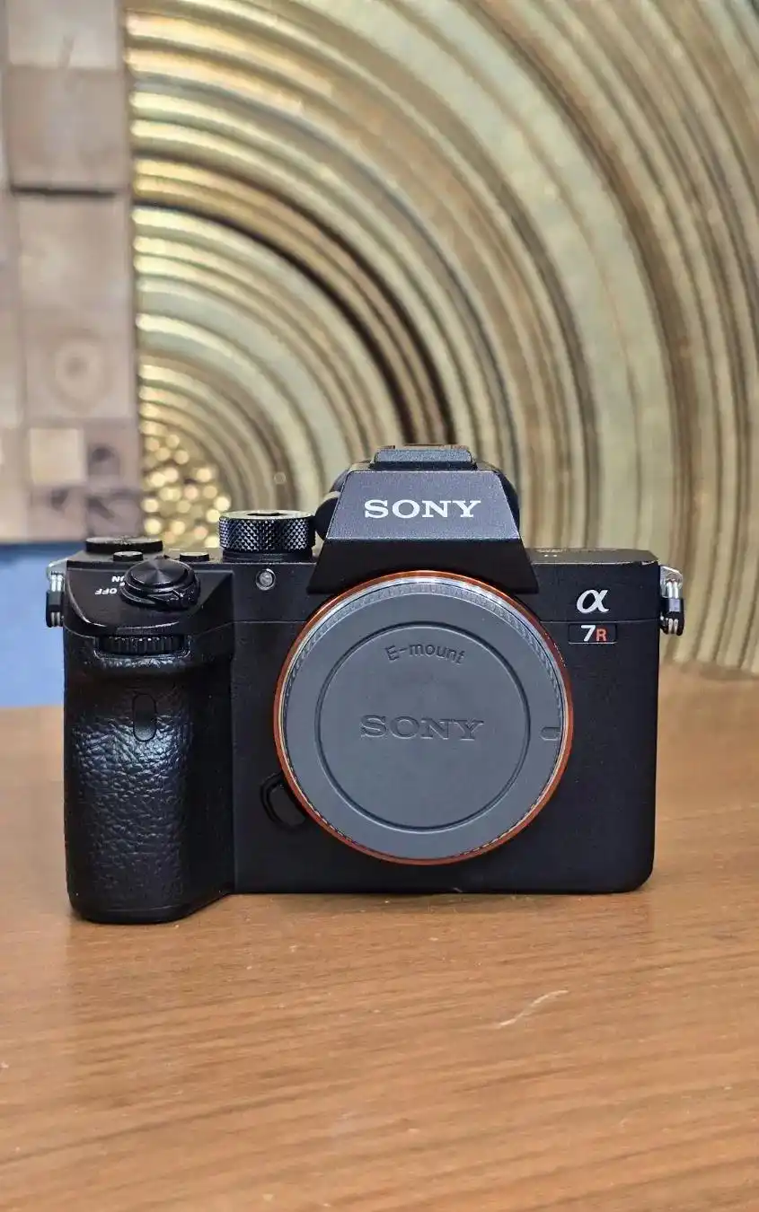 دوربین سونی A7R III دست دو