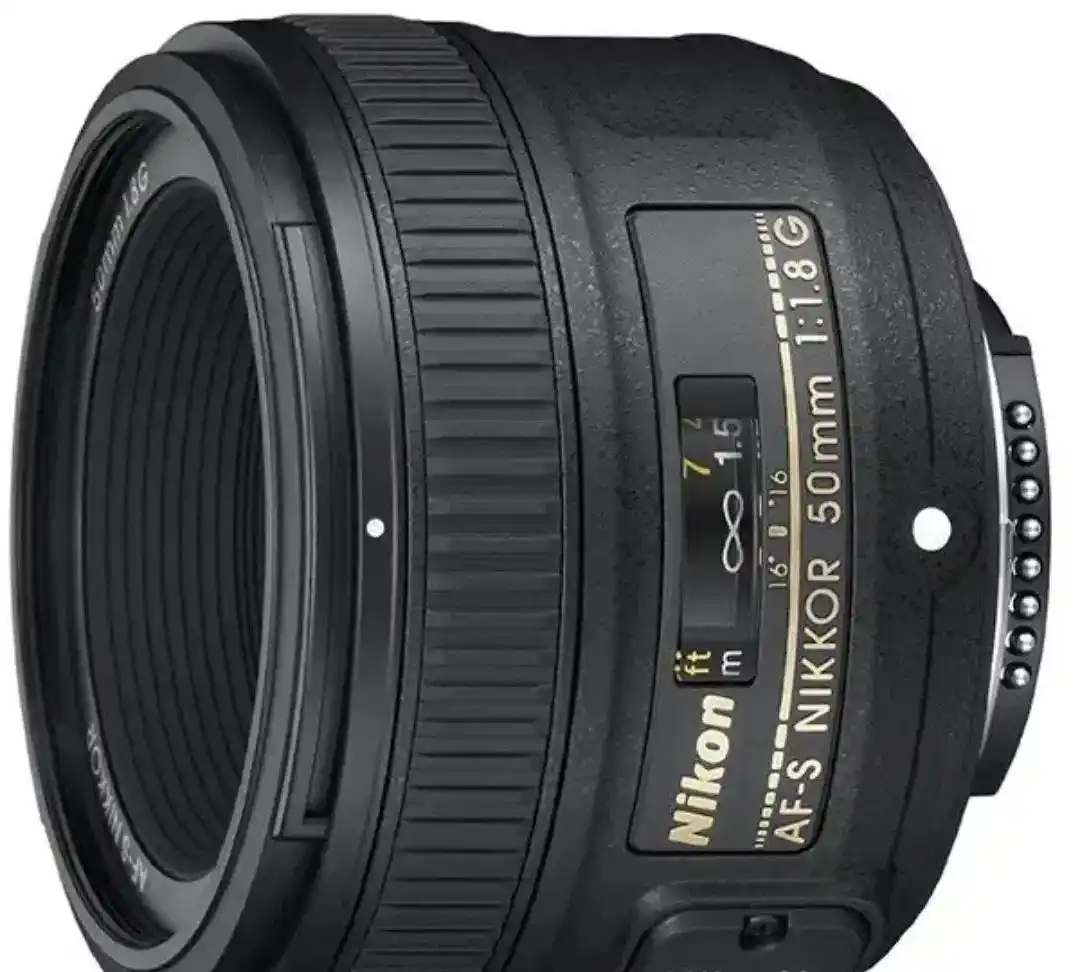 لنز نیکون 50mm.f/1.8G دست دو