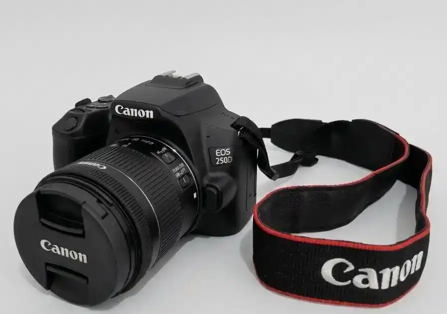 Canon EOS 250D دوربین دست دو