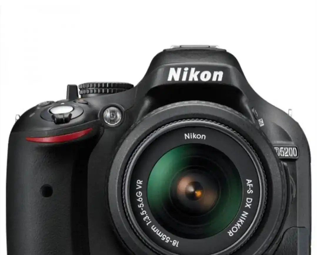 دوربین عکاسی نیکون d5200همراه با لنز vr18-140 دست دو