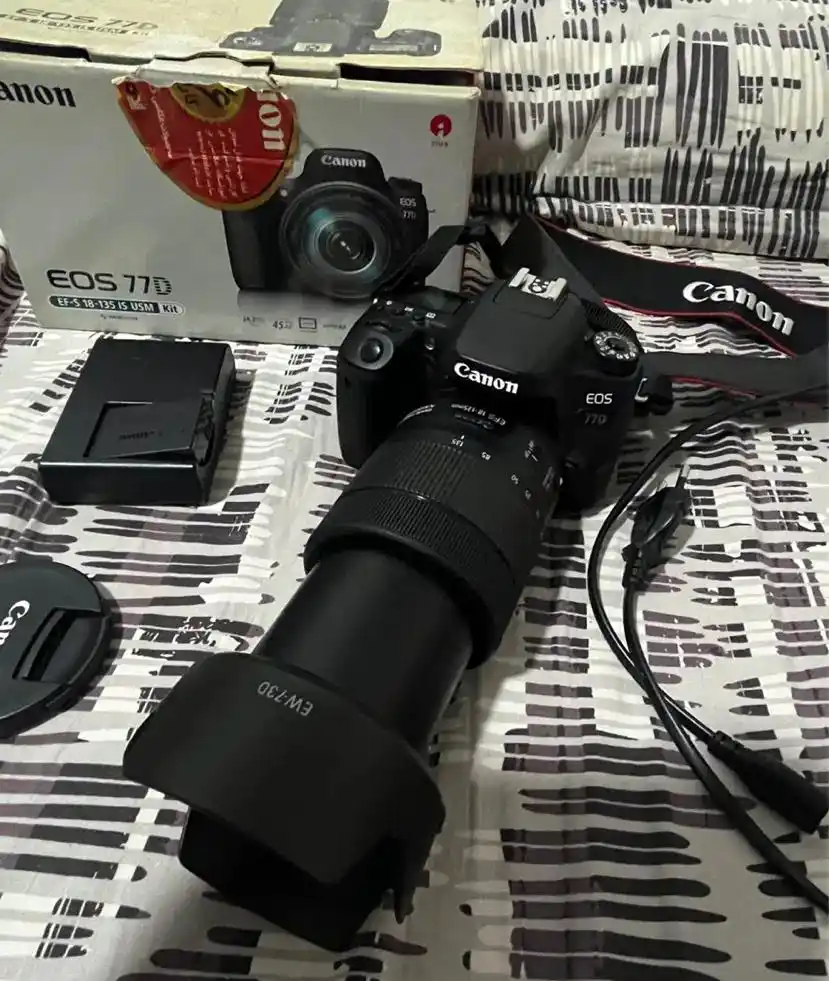 دوربین کانن canon 77d دست دو