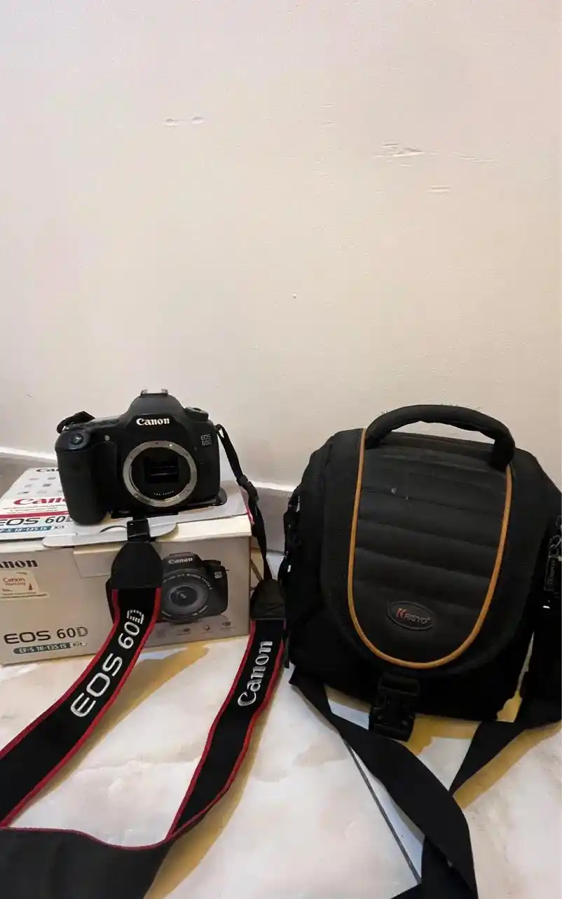 بدنه Canon EOS 60D کم‌کار شاتر زیر ۳۰ هزار دست دو