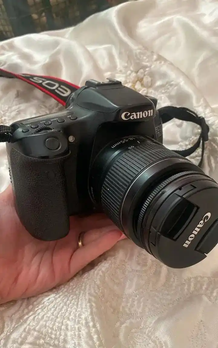 دوربین کانن 70Dمرتب وسالم دست دو