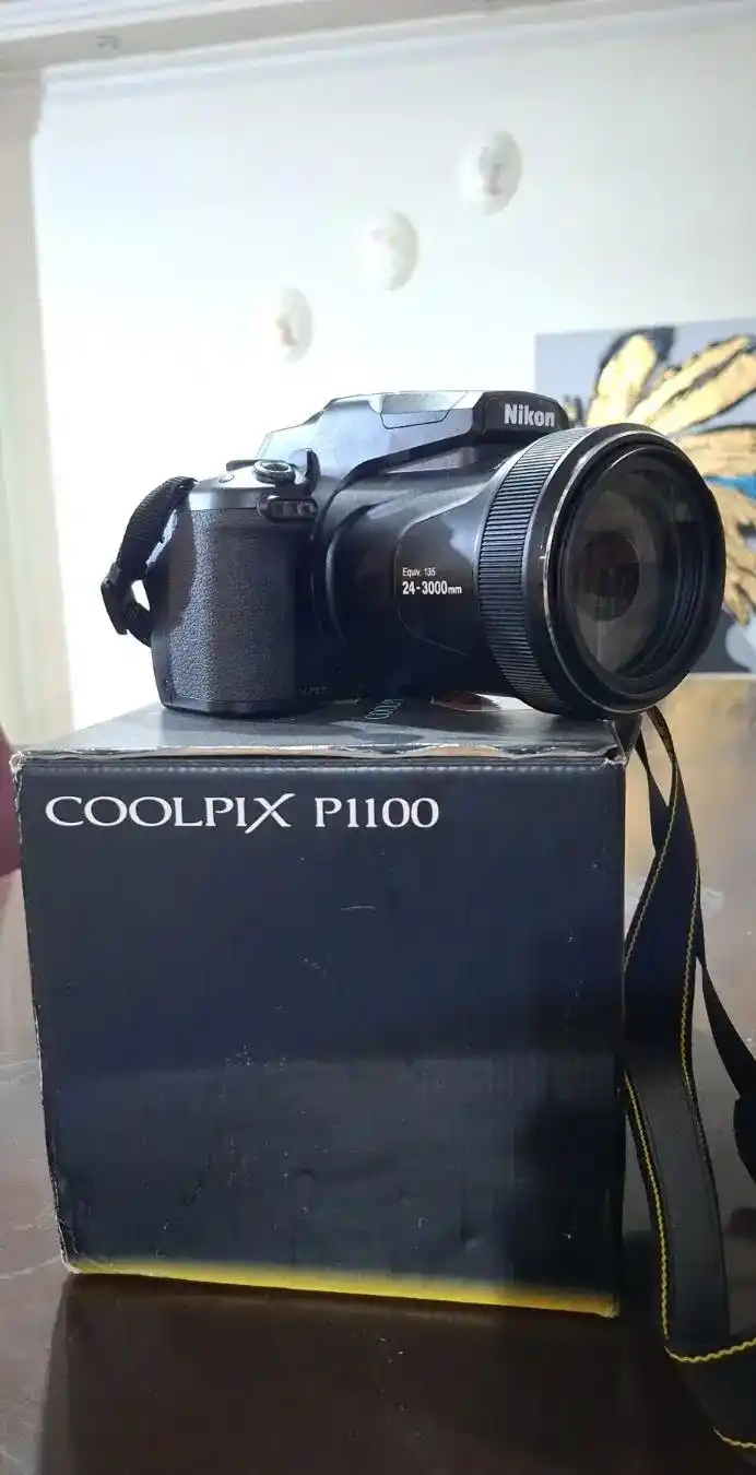 دوربین سوپرزوم نیکون p1100 دست دو