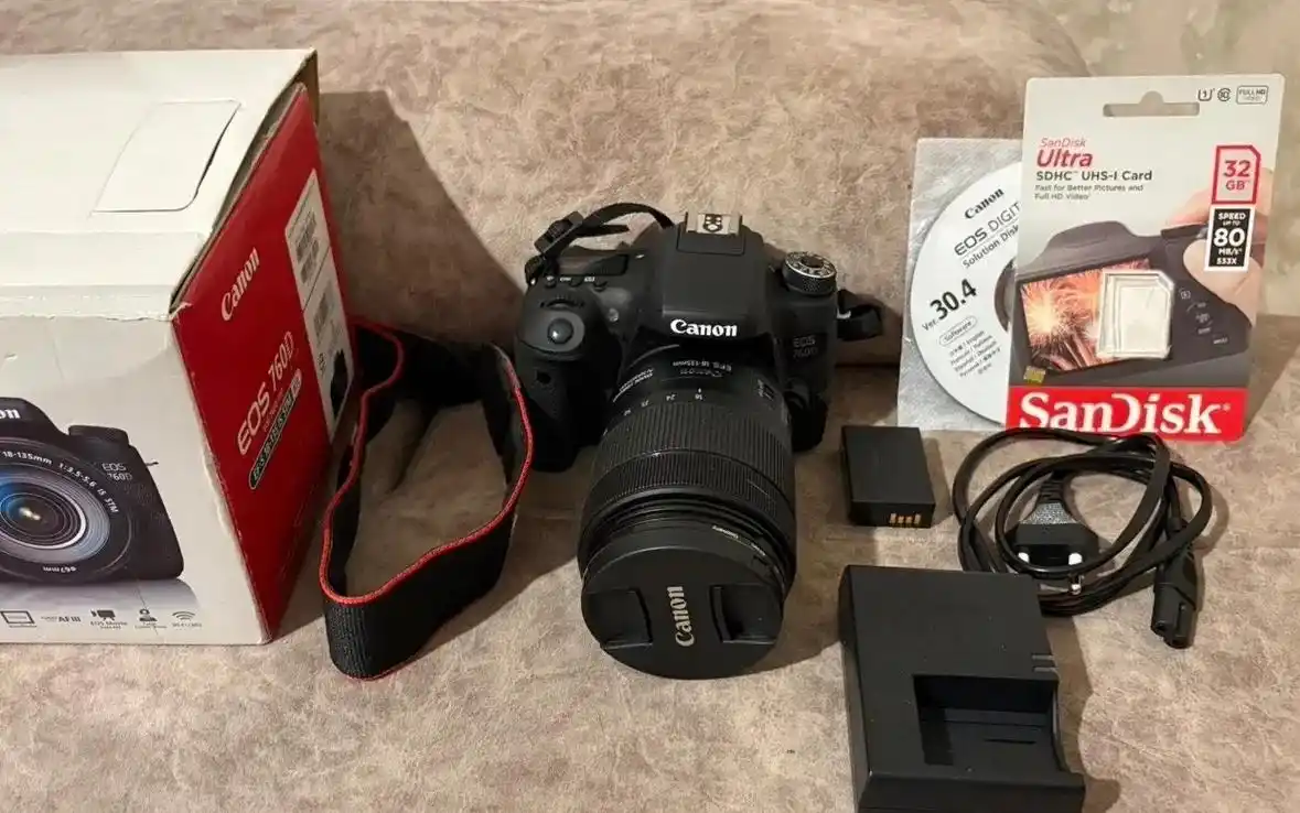 دوربین Canon EOS 760D لنز 18-135 در حد آکبند دست دو