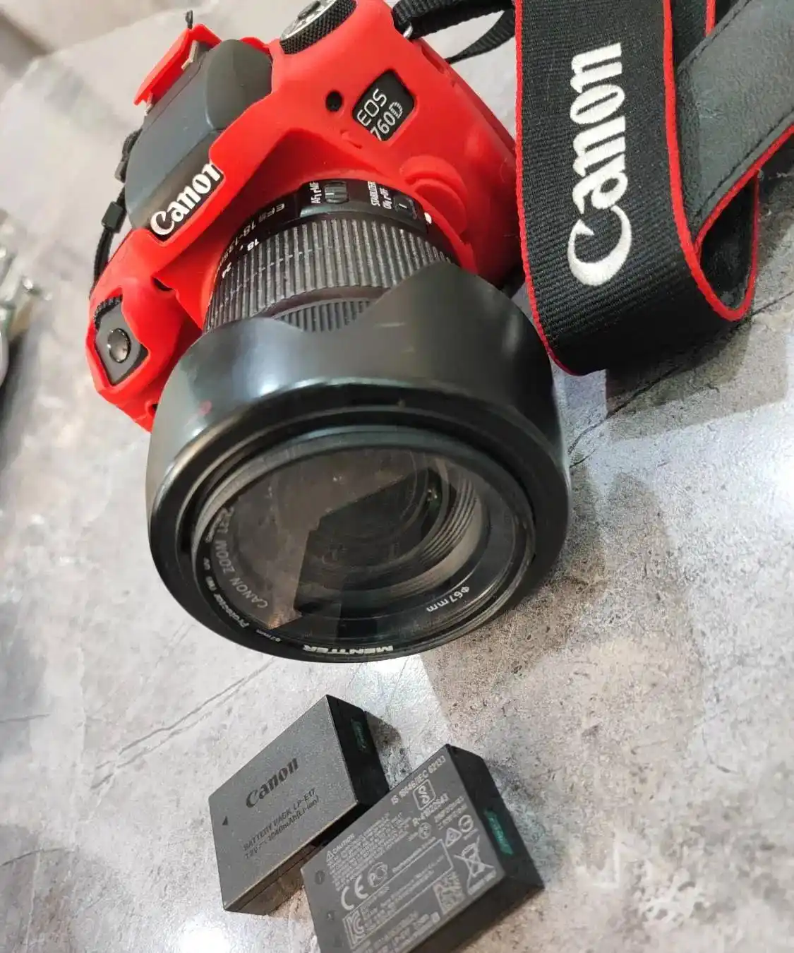 دوربین عکاسی Canon760 D و تجهیزات دست دو