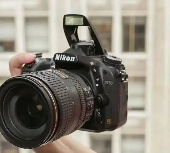 دوربین نیکون D750 همراه NIKKOR 24-120mm f/4G ED VR دست دو