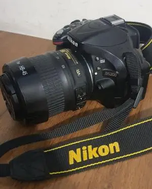 دوربین عکاسی d5200 دست دوم