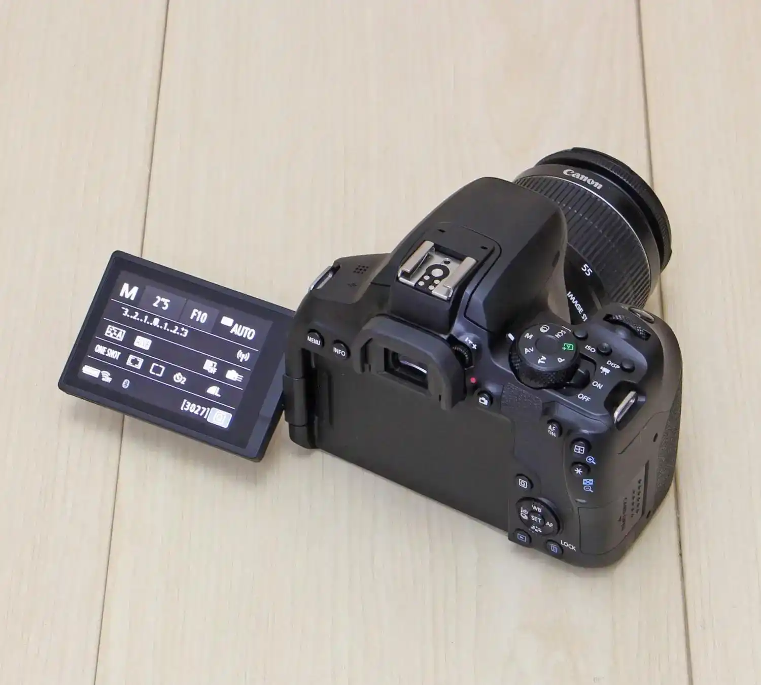 دوربین کنون 850D فیلمبرداری 4K و عکاسی 24مگاپیکسل دست دو