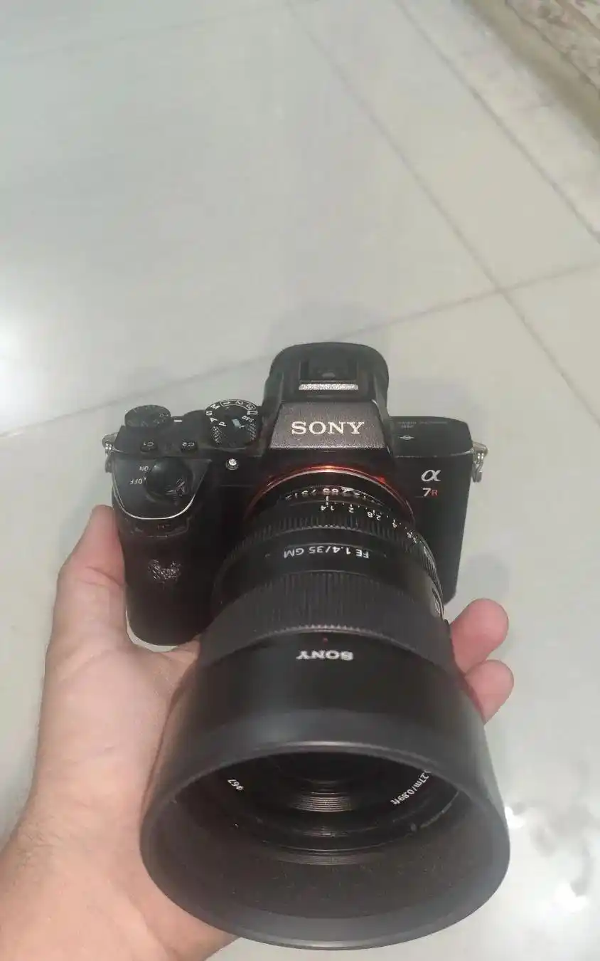 دوربین سونی a7riii با لنز 50 f1.8 دست دو