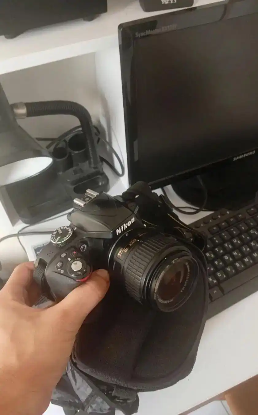 دوربین عکاسی  حرفه ای d3300 دست دو