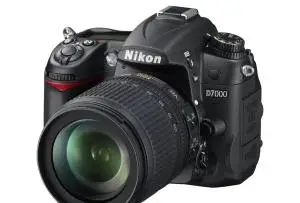 دوربین Nikon D7000 به همراه لنز 18-140 دست دوم