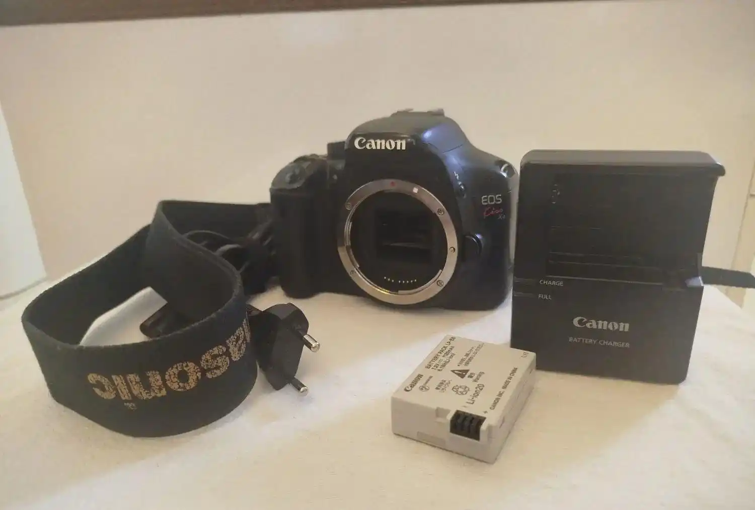 دوربین عکاسی کانن Canon kissx4(550D) دست دو