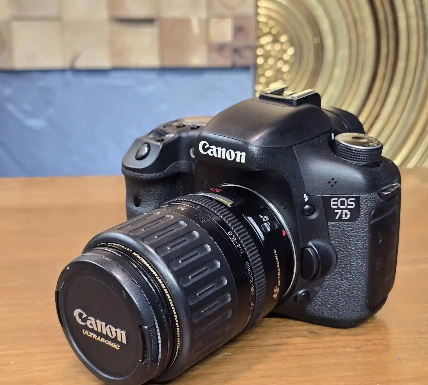 دوربین کانن EOS 7D 35-135 IS دست دو