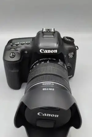 دوربین کانن 7d mark ii با لنز دست دوم