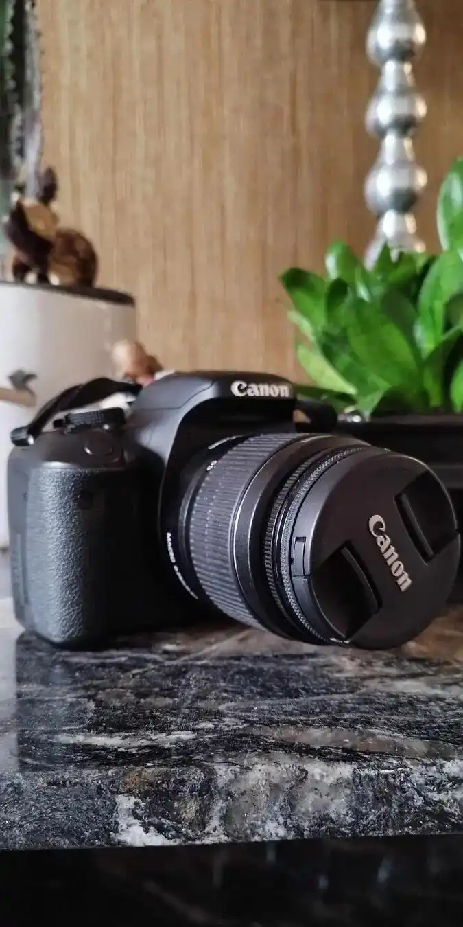 دوربین 600d کانن با دو لنز 18.55و55.250 بسیار تمیز دست دو