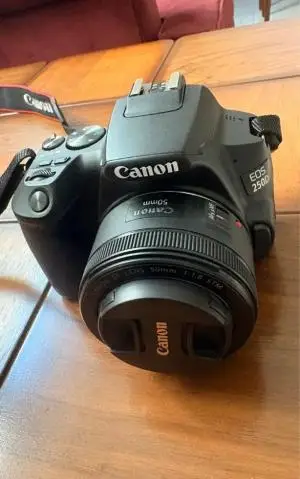 دوربین عکاسی کانن Canon EOS 250D Kit EF-S 18-55 mm f/4-5.6 IS STM دست دوم