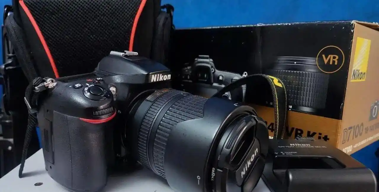 دوربین nikon d7100 و لنز 140-18 mm دست دو