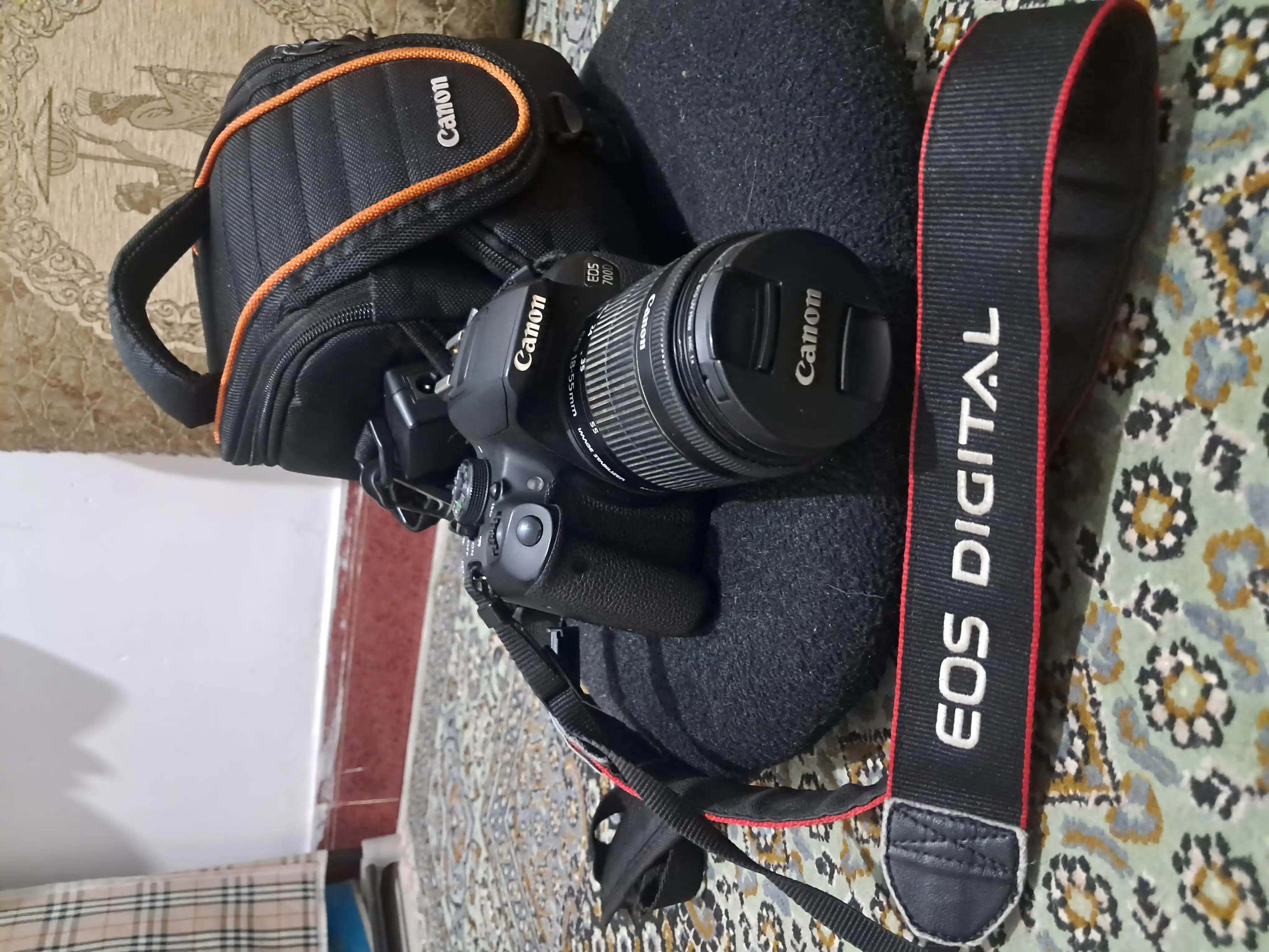 دوربین حرفه ای کانن 700d دست دو