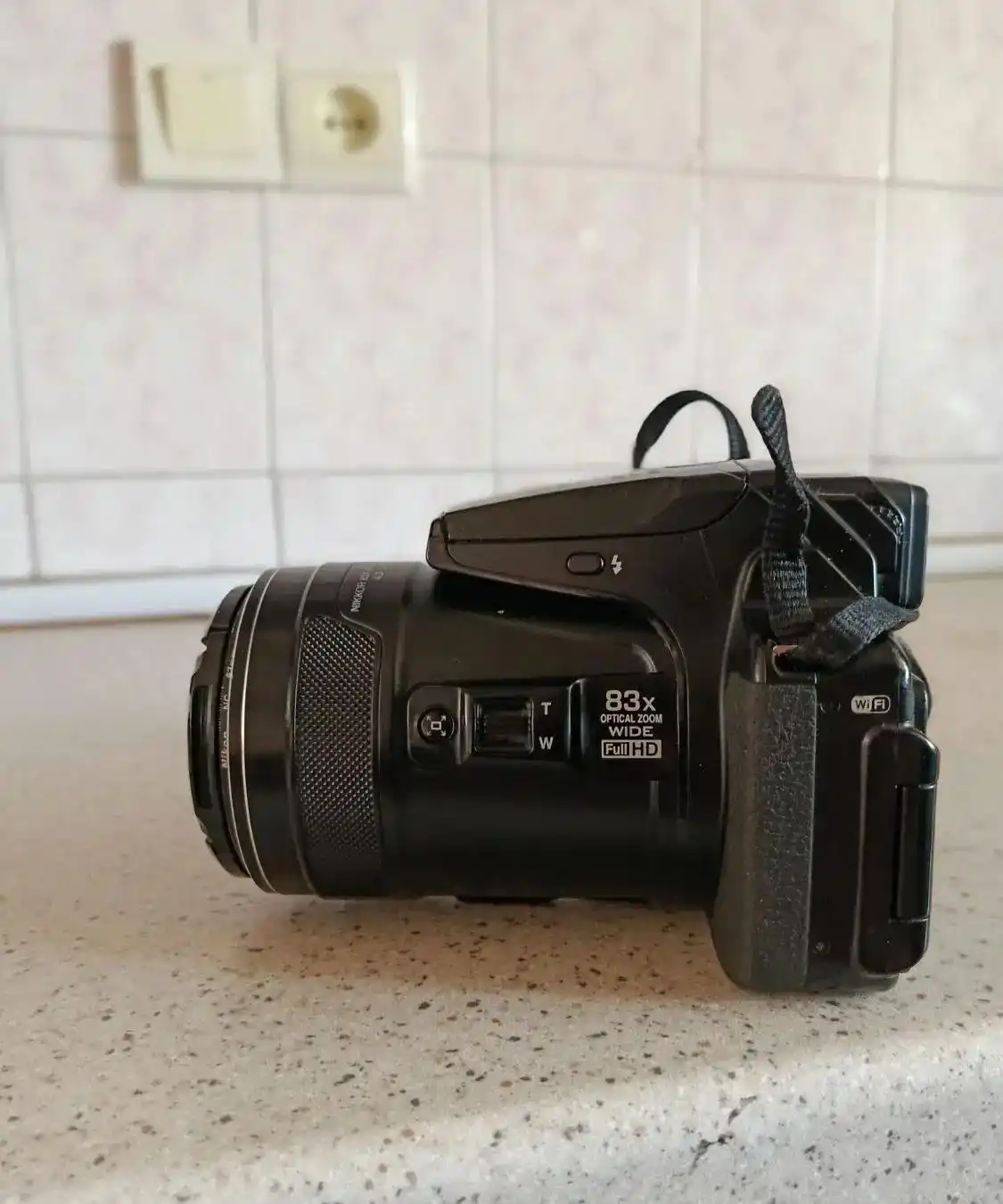 دوربین عکاسی و فیلمبرداری نیکون پی ۹۰۰ یا p900 دست دو