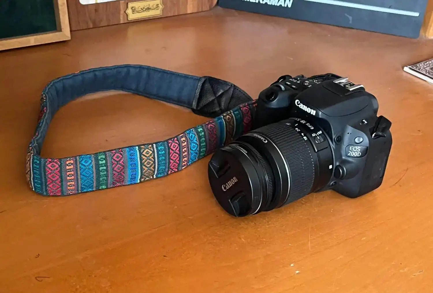 دوربین 200D کنون در حد نو canon با لنز و کیف دست دو
