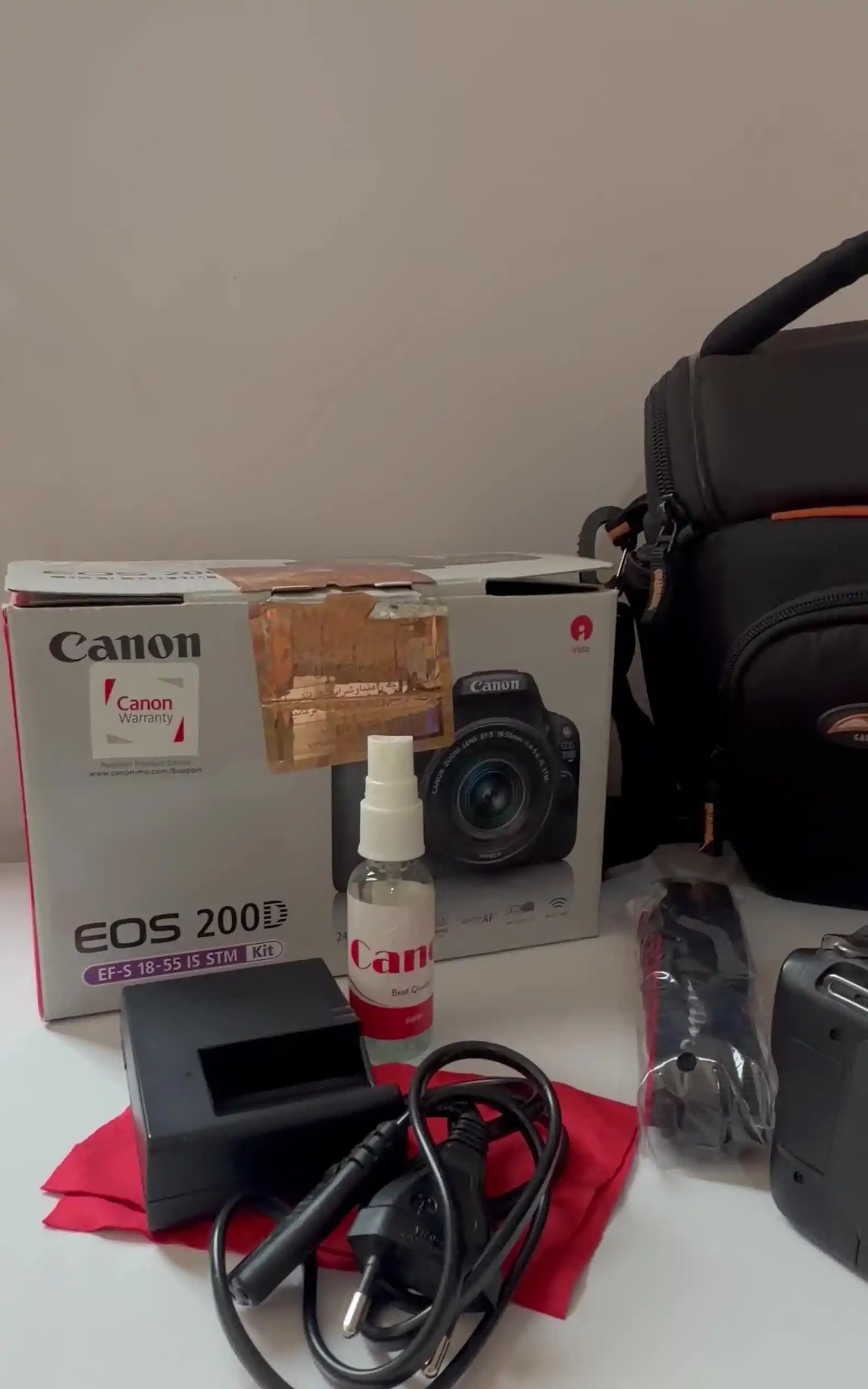 دوربین Canon200D دست دو
