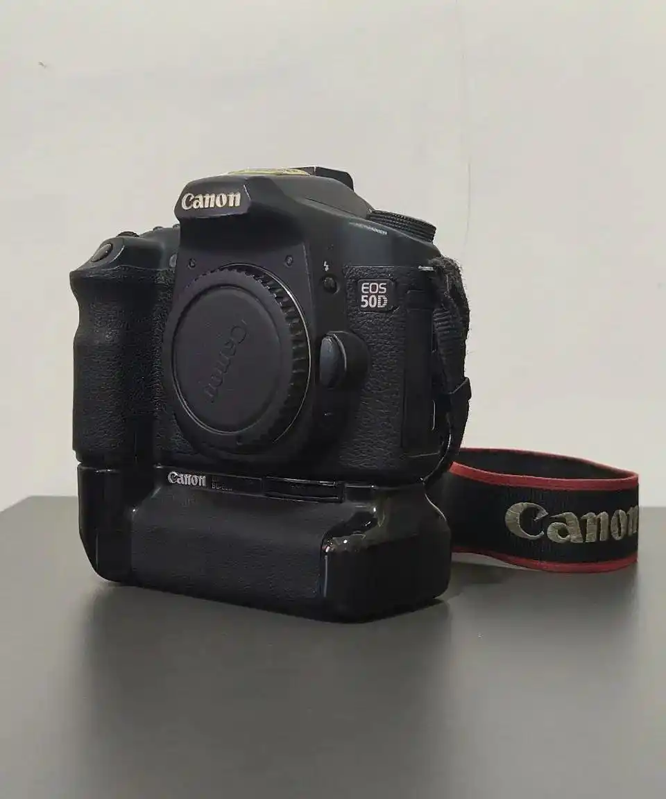 دوربین عکاسی حرفه ای Canon eos 50d دست دو
