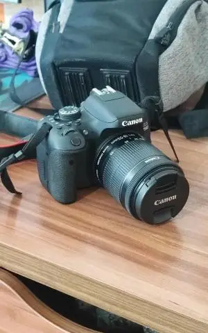 دوربین Canon 750d با لنز55-18 دست دوم