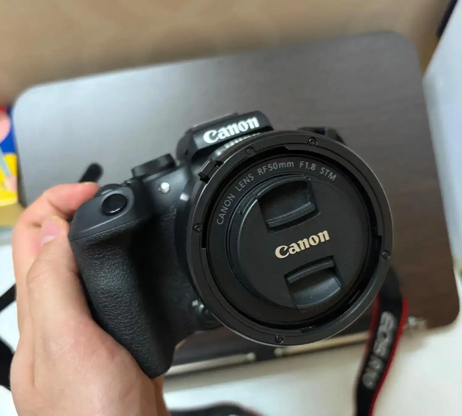 دوربین بدون آینه کنون Canon EOS R10 with 18-45mm دست دو