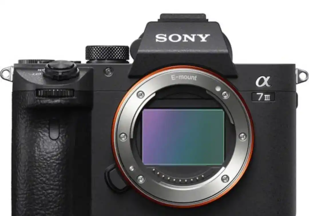 دوربین بدون آینه سونی Sony a7 III Camera Body دست دو