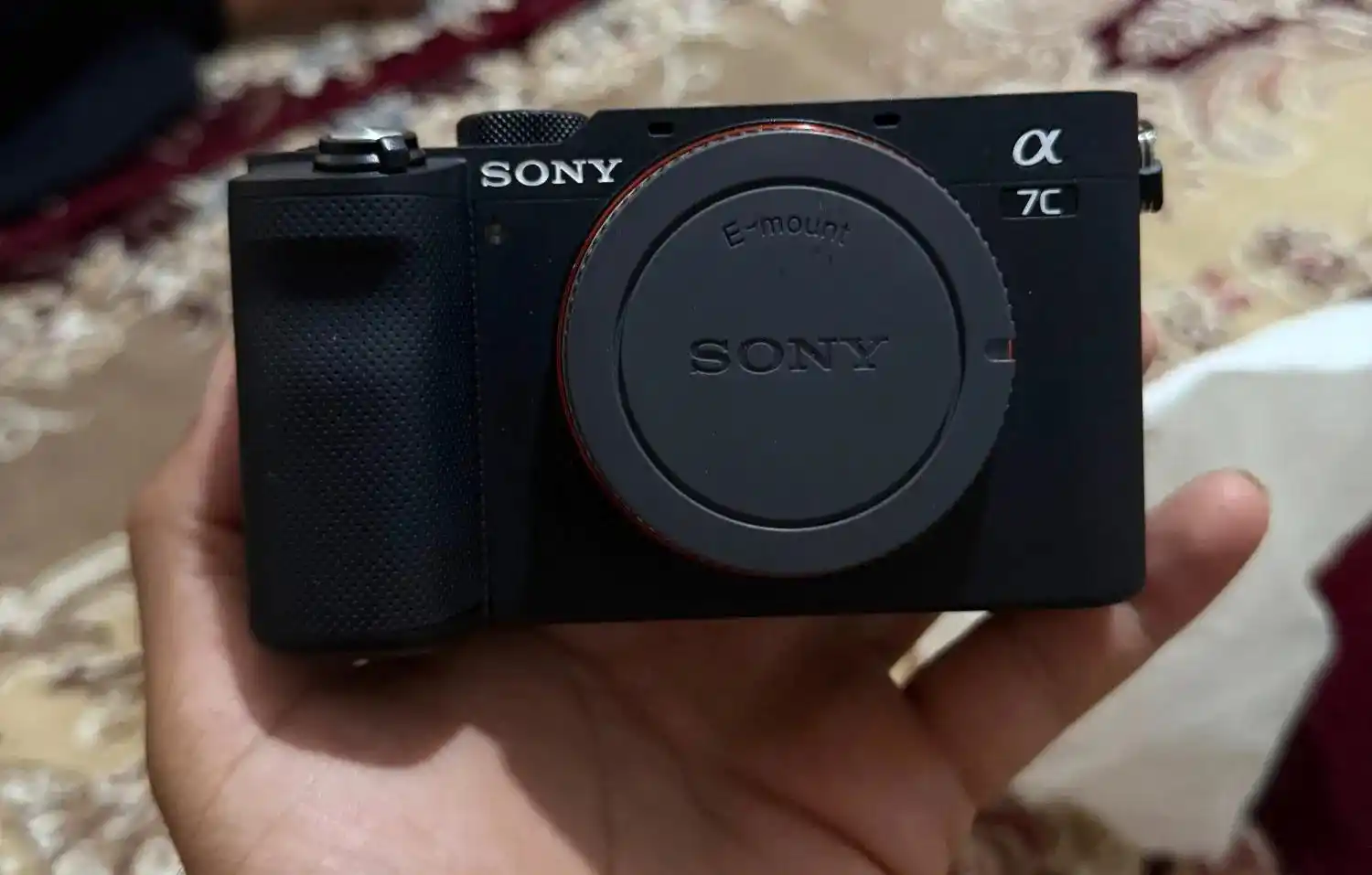 Sony a7c زیر 600 شات در حدنونو هست دست دو