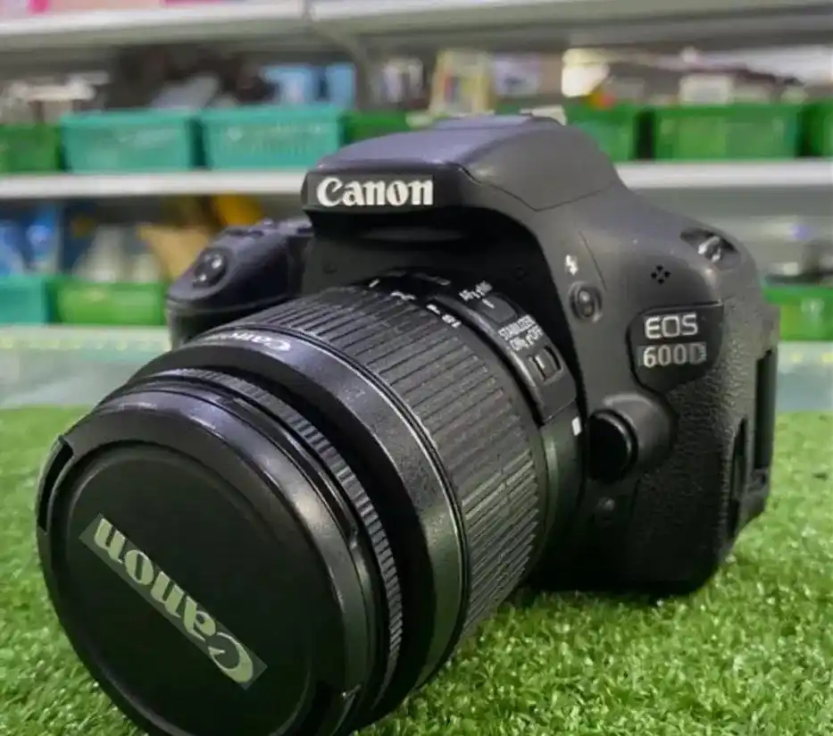 600d کنون و لنز 50 و لنز کیت  کنون  و rs4 دست دو