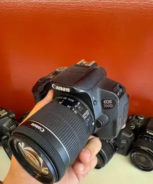 دوربین canon 700D+18-135mm دست دوم