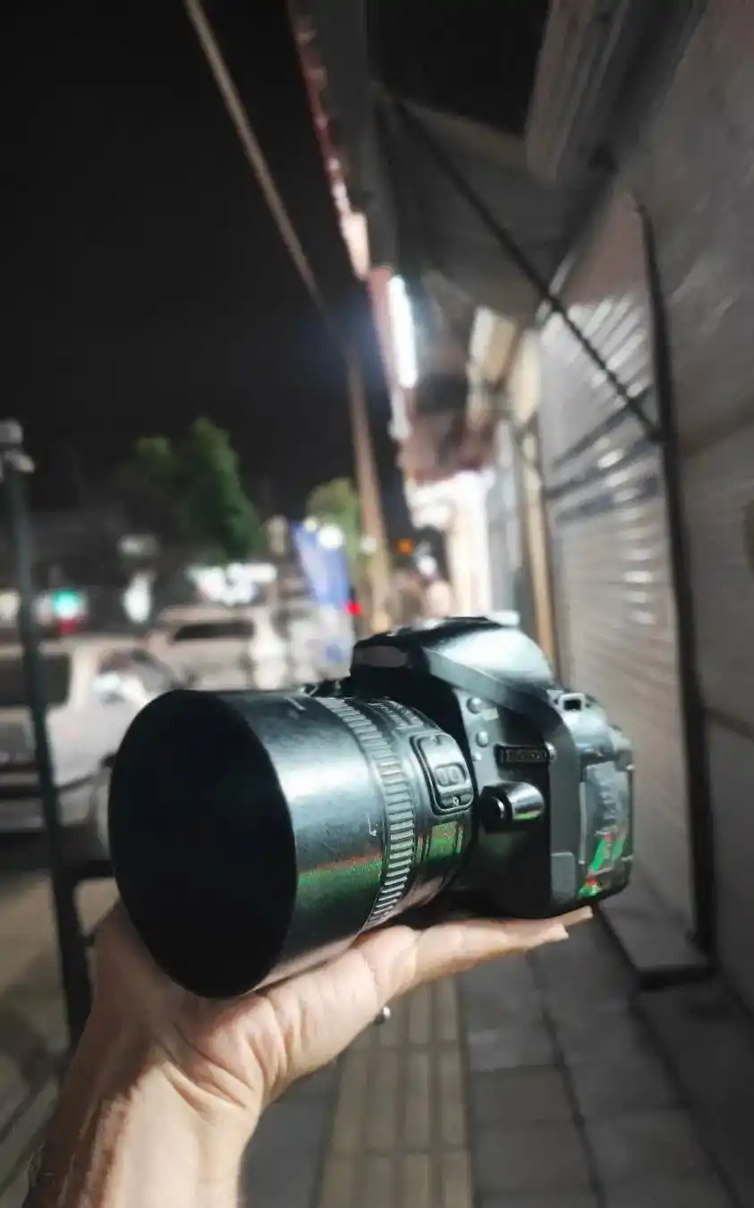 Nikon D5200 Lens 50mm 1.8G دست دو