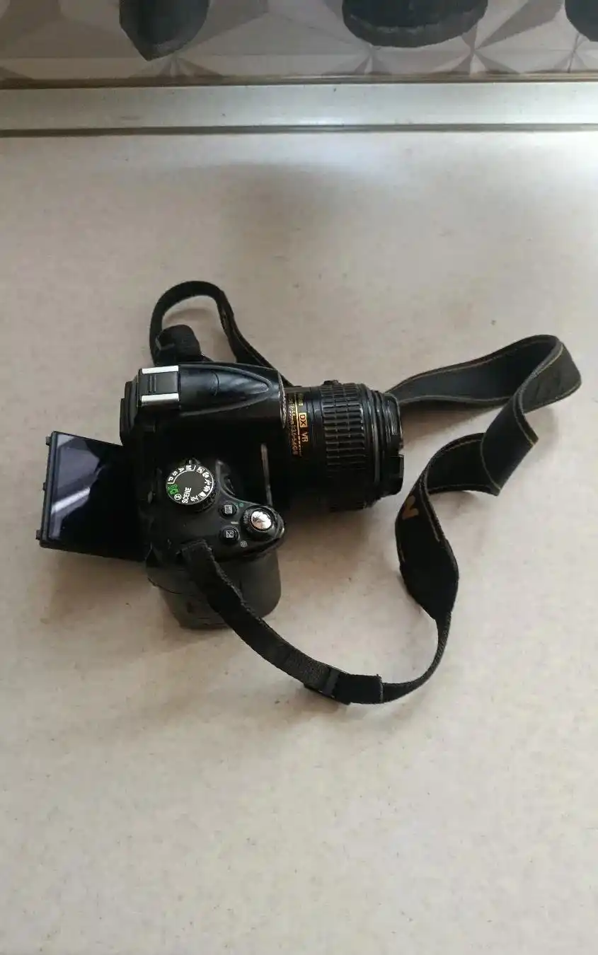 دوربین عکاسی نیکون D5000 با لنز 18-55 دست دو